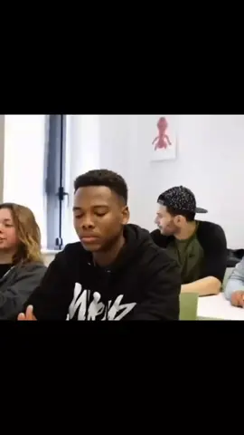 C'est bien t'as trouvé la poubelle 😭🤣. #clash 