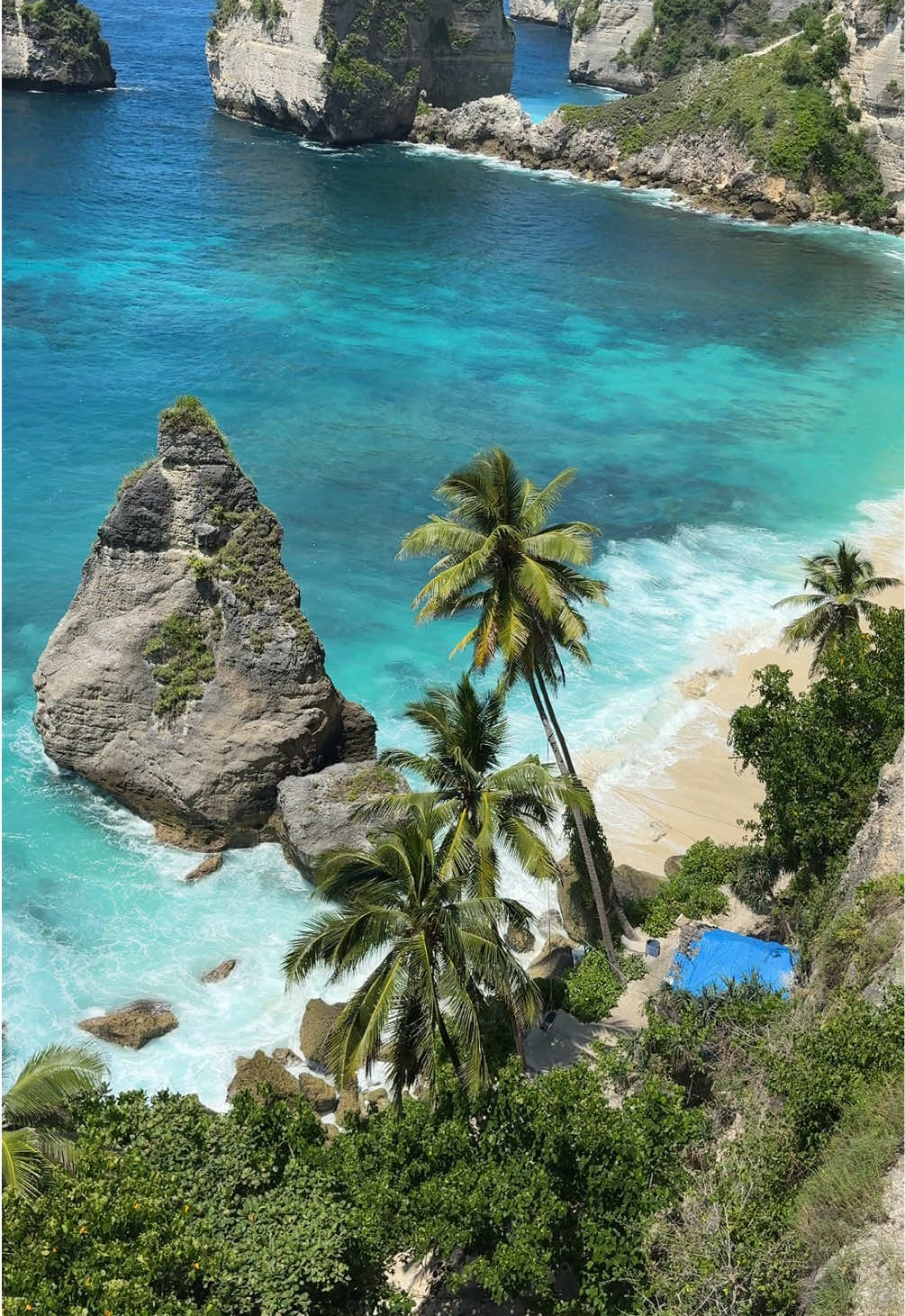 The most beautiful place I’ve ever seen 🥺 also a home for manta rays 😍 #bali#nusapenida#diamondbeach#solofemaletraveler#fyp 