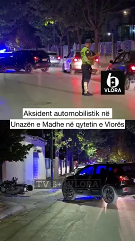 Një aksident automobilistik ka ndodhur në rrugën e Unazës së Madhe të qytetit, në zonën e Centrales. Një motor është përplasur nga një makinë me targa italiane, e cila drejtohej nga një shtetas i huaj. Mjeti i përfshirë në aksident ishte i tipit fuoristradë. Si pasojë e përplasjes, ka mbetur i plagosur drejtuesi i motorit, i cili është transportuar me urgjencë në spital për ndihmë mjekësore. Aksidenti ka shkaktuar pengesa në qarkullimin rrugor përgjatë gjithë aksit, duke krijuar trafik të rënduar në zonë.