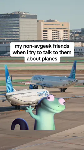this is an A321neo and a 737-9 if you even care 💅 #AvGeek #Airplane #Lizard #Meme #UnitedAirlines 