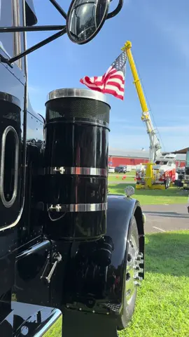 Purple Haze 🥵💜🖤   #359 #peterbilt #peterbilt359 #peterbiltcrazy #359peterbilt #peterbilttrucks #gearjammer #gearjammermagazine #purplehaze #carlisle #carlisletrucknationals 