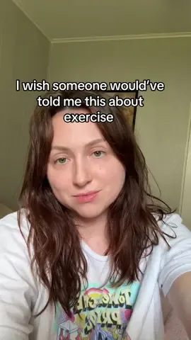 This one is for all my fellow theater and choir kids who walked the mile in PE #exercise #health #zillenial #theaterkid #barre #scolisosis #workout #healthyliving #Lifestyle #core 