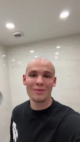 prolly for my whole life there were people who noticed the hair condition in a negative way, that’s why i’m kinda tired and did a huge step towards accepting the way it is maybe will hop on finasteride&minoxidil soon chat, do i lowkey look kinda marlon or i’m completely delulu? 😍 #buzzcut #bald #recedinghairline #thinhair #confidence #marlon 