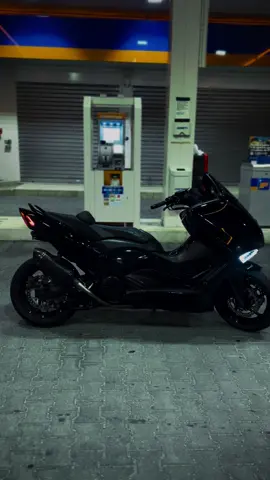 Like batman 🦇🥷🏼 #tmaxlife #tmax #tmaxmilano #yamaha #yamahatmax #tmax500 #tmax530 #tmax560 #tmaxturbo #milano #banlieue #street #black #tmaxblack #blackmax #fastlife #bcd #tmaxbcd #tmax530bcd #akrapovic #tmaxakrapovic #akrapovic_exhaust #rizoma #madeinitaly #rizomatmax #tmaxrizoma #batmax #allblack #totalblack #fullblack #tmaxled #ledtmax #tmaxlight #lightled #night #nightlove #nightmood #nightmode #nightride 