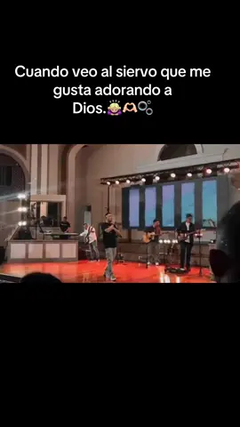 ✨Cuando veo al siervo que me gusta adorando a Dios_🙇🏼‍♀️🙌🏻 ✨ #viralvideo #viraltiktok #fypシ #fypシ゚viral #sirvo #jovenescristianos♥️🛐 #iglesia #viralvideo #fypシ #fyppppppppppppppppppppppp 