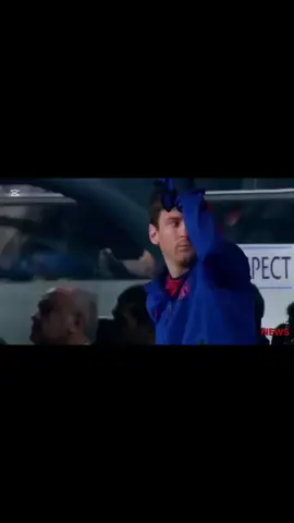لحظة لا تُنسى.. ميسي يبدأ الإحماء وسط تصفيق هستيري في كامب نو 🔥💙❤ #messi  #football 
