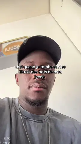 qu’est ce qui se passe #cringe #lycee #bot #charolife #fyp @Charolife 🇬🇳 
