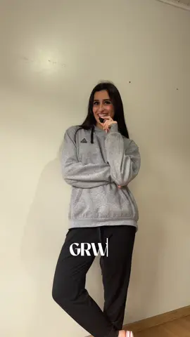 GRWM look básico 👖🖤 #daily #Vlog #rotina #fashiontiktok #lookbasico 