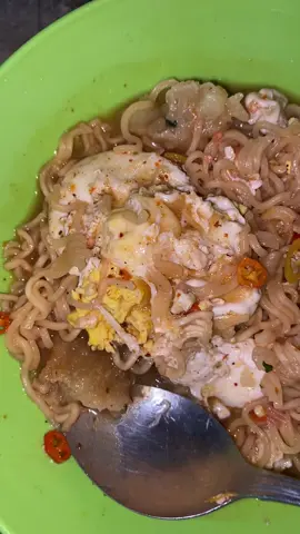 2 hr Pontianak hujan cuaca dingin enak makan yg panas2 berkuah hehe Indomie soto #fyp #like #jangkauanluas #iphone11 #fypシ #fyppppppppppppppppppppppp #sharing #yummy #indomie #indomiesoto #indomiekuah #share #comment #fypp 