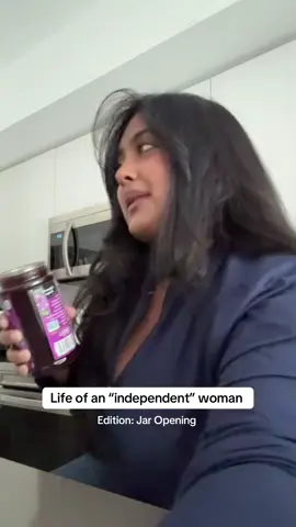 I can’t be the only one who struggles with opening jars.  #diaryofasinglewoman #singlewomanchronicles #livingalone #singlewomen 