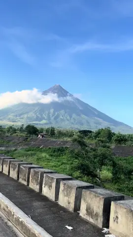 pov: mabuting tao kayo kaya nag pakita si mayon sa first visit  nyo ❤️🫶🏻#magayon #mayon #mayonvolcano #bicol 