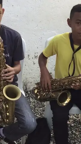 No todo esta Perdído estos niños pertenecen a la academia de música de San Jose De Los  Llanos y  dedican la mayor parte de su tiempo a hacer lo que más les gusta que es la Música