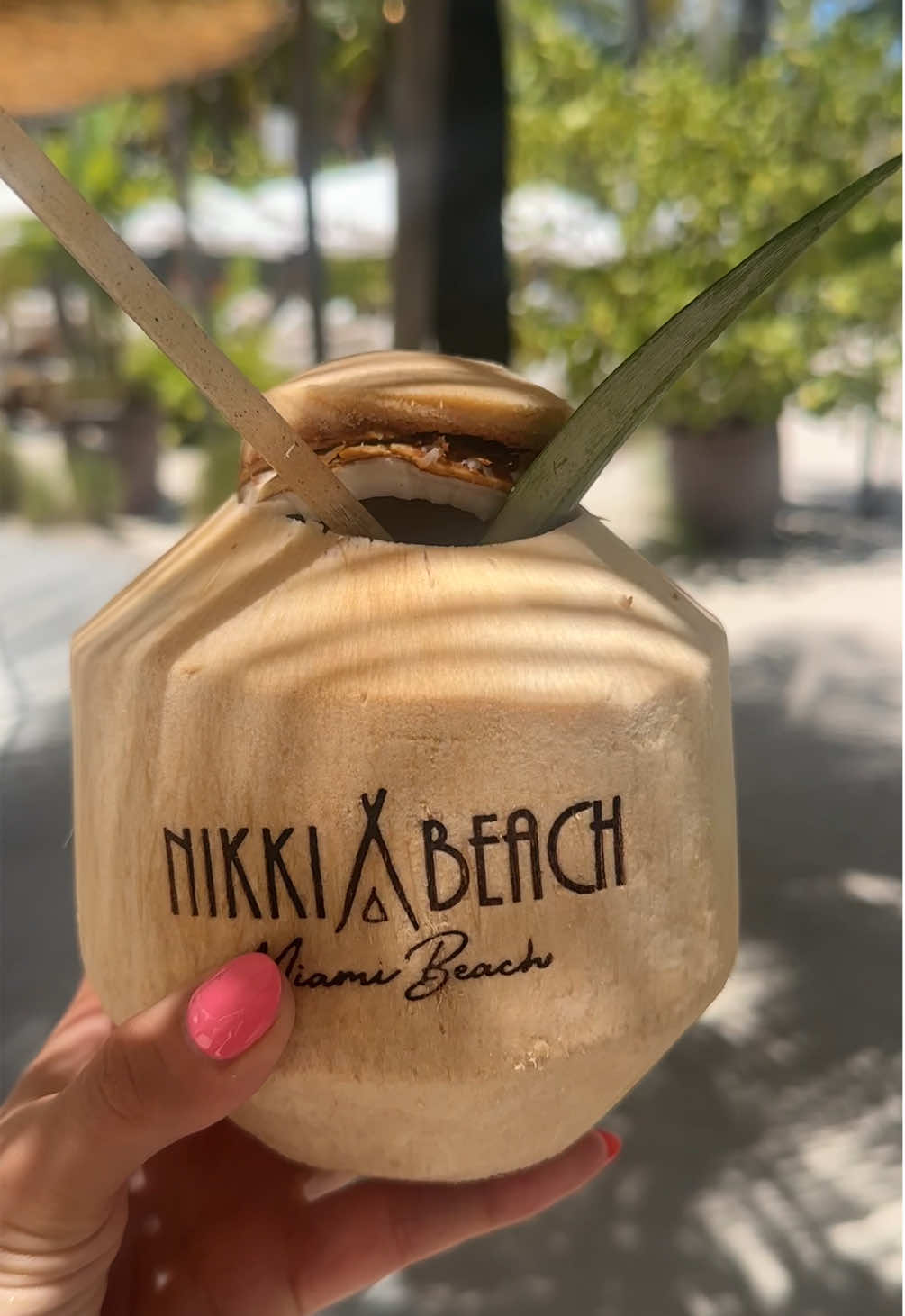 Girls weekend in the 305 🌴🥥💃🏻🪩 @J🍸 @em @Anna @Crunchysushiroll #miami #girlstrip #fl 