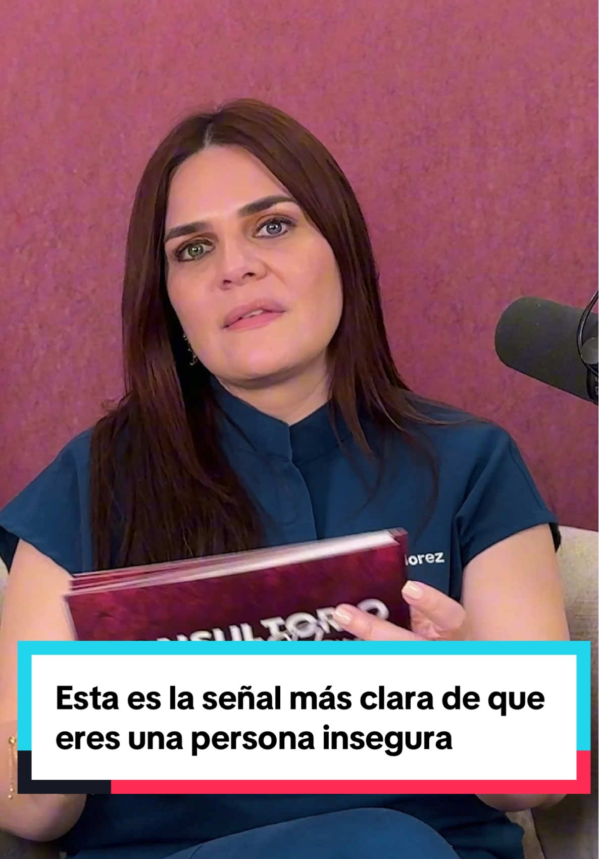 Episodio completo en el link de mi biografía/ perfil.  No siempre es lo que dices… es desde dónde lo dices. A veces, tu inseguridad no grita, susurra en cada conversación. Cuando te justificas demasiado. Cuando preguntas buscando aprobación. Cuando hablas y, sin darte cuenta, pides permiso para existir. #amorpropio #autoestima #psicologia #emociones #terapia