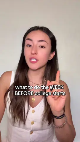 Some of the BEST advice for freshman in college to get ahead early in the semester #creatorsearchinsights #college #collegetips #freshmanadvice #collegefreshman #firstweekofcollege #freshmanyear