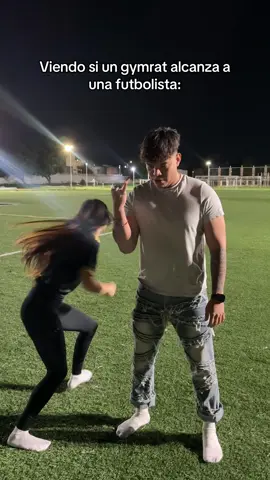 Casi me alcanzaba pero le hice un recorte futbolístico jaja @LilDaddyGrizzly 