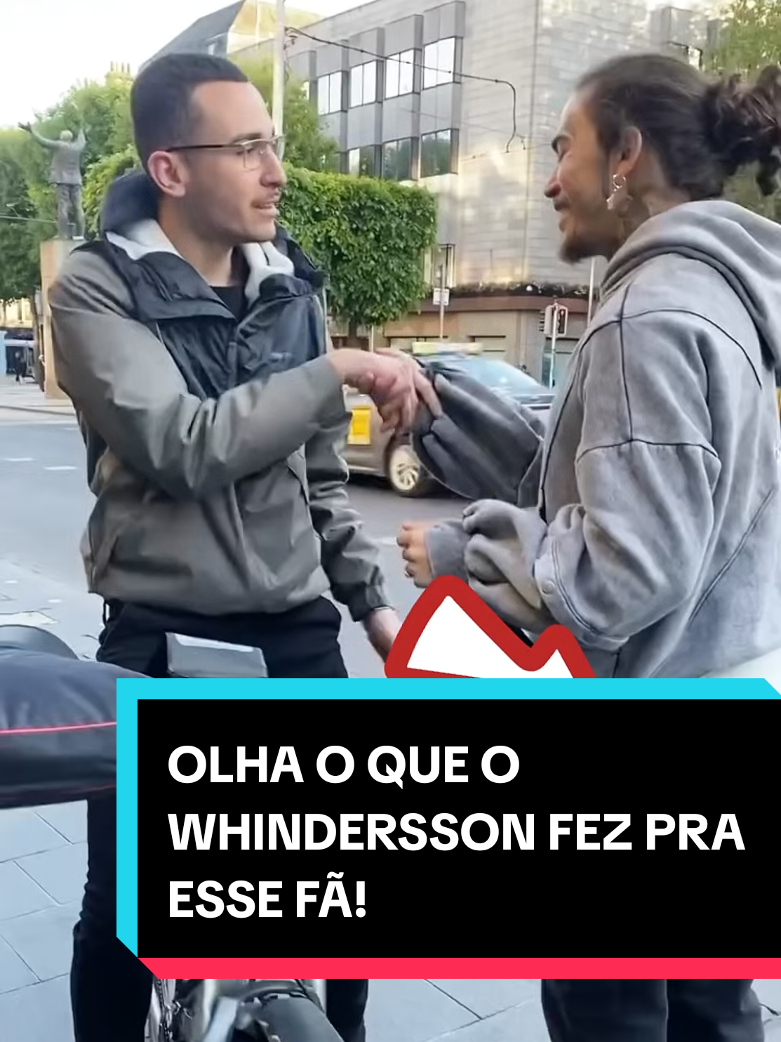 Whindersson está dando dinheiro para quem assiste seus vídeos. #whinderssonnunes #humilde #famoso #presente #ajuda 