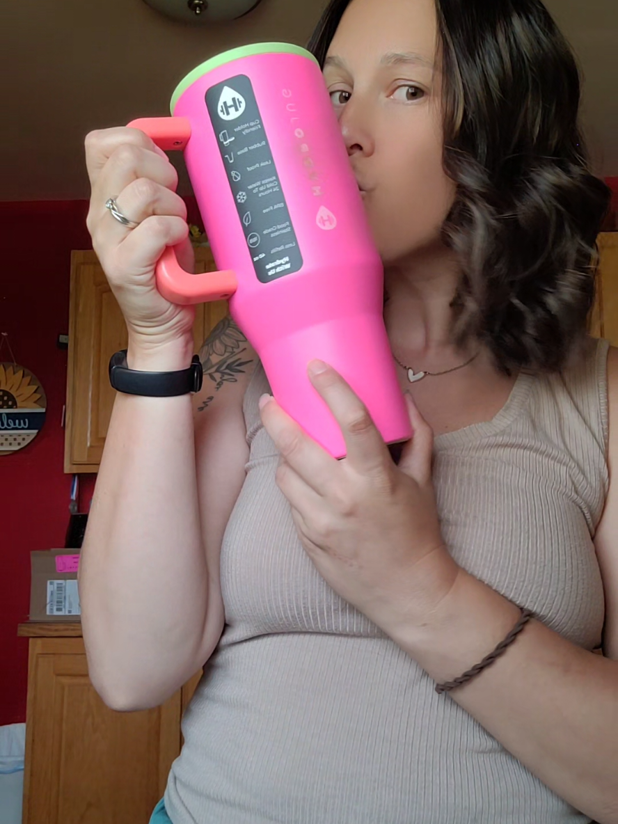 I have to have my emotional support water bottle with me at all times! @HYDROJUG to my rescue! Leak proof! Dishwasher Safe! Keeps ice for 24hrs! Closable straw! #hydrojug #40oztumbler 