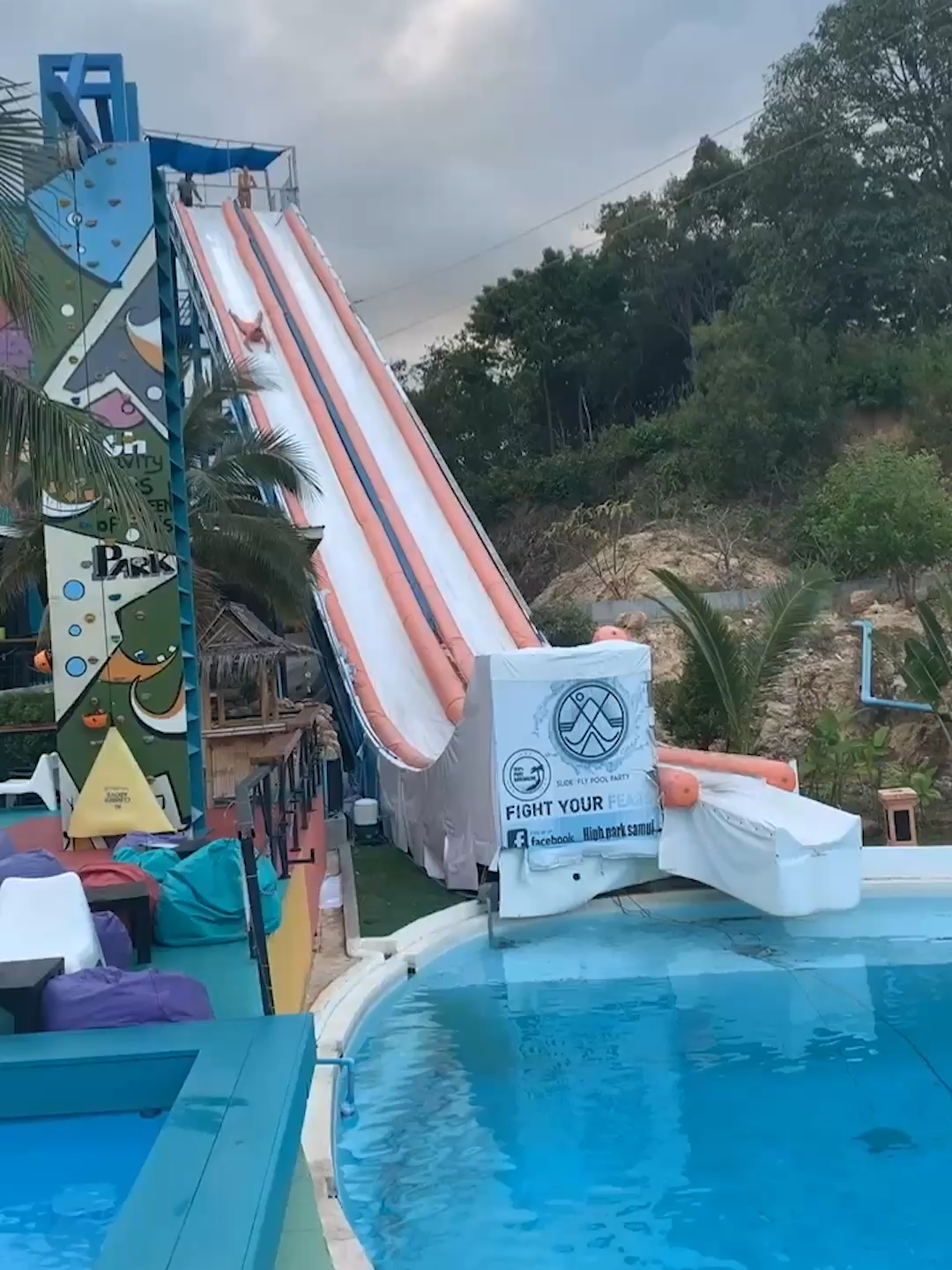 gimme a mai tai and a bunch of aloe vera... 😩 🤣 #waterslide #waterpark #bellyflop #swimming #fail