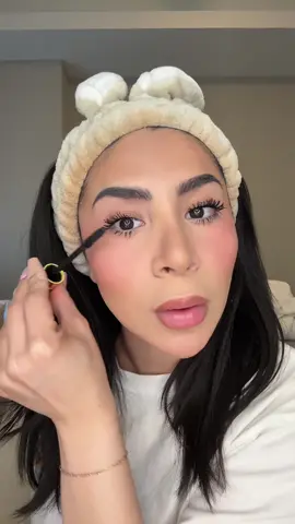 Was not expecting this mascara to be this good, especially for the price 😩😩 #bubblemascara #maybellinebubblemascara #maybellinecolossalmascara #tiktokshopbeauty #longlashes #mascarareview #mascaratrend #tiktokshopcreatorpicks #tiktokshopprestock #lashes #volumemascara #maybelline #trendingbeauty #fypbeauty 