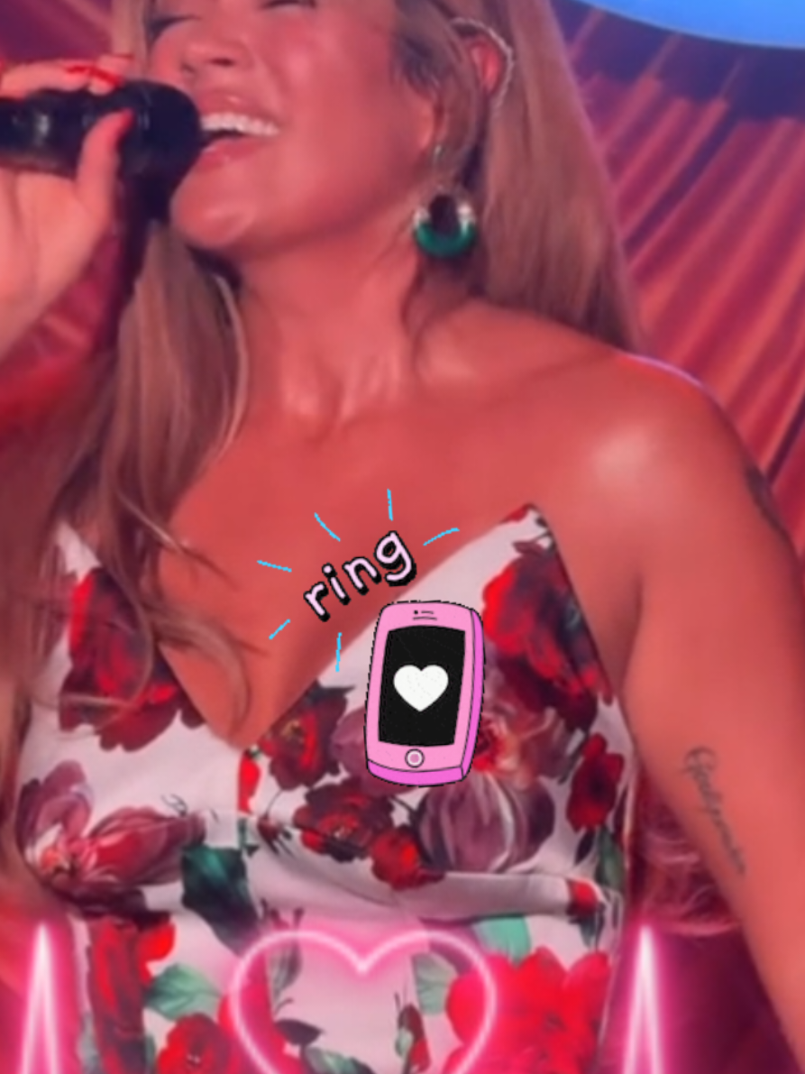 📱✨Suena el celular… y adivina quién aparece 😍 👑 Karol G diciéndome 