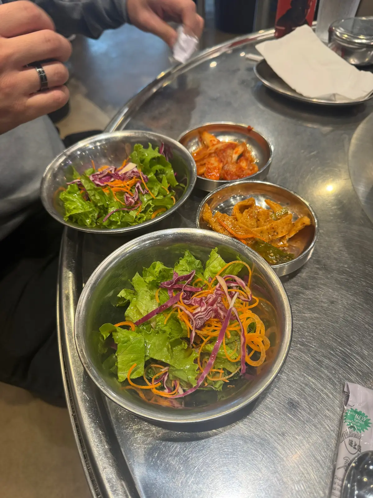 Salad, side dishes and meatttttttsssss 🥢 We tried this place across our complex - honestly wasn’t bad. 