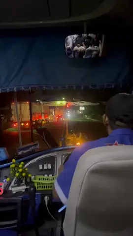 mas aji kirun dibalik pengemudi #w7532up #yuliwerracingteam #bossmenik #lumbalumbadarat🐬🐬 #busjawatimuran #ptslamatsugengrahayu #jamsetansumbergroup #fypシ゚ 