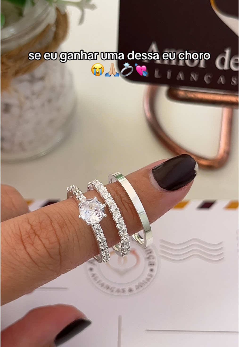 Julia Pimentel vibes 💘 modelo bemmmm parecido com da Júlia e muito amado por aqui. A aliança dos sonhos! 💍 A aliança “Diamante Belly” em prata 950 fina e pura - já está disponível em nosso site 💍 www.amordealianca.com.br  (Link na bio)  #juliapimentel #euquero #prata #namoro #pedidodenamoro #prata950 #aliancasdenamoro #casaltiktok #casal 