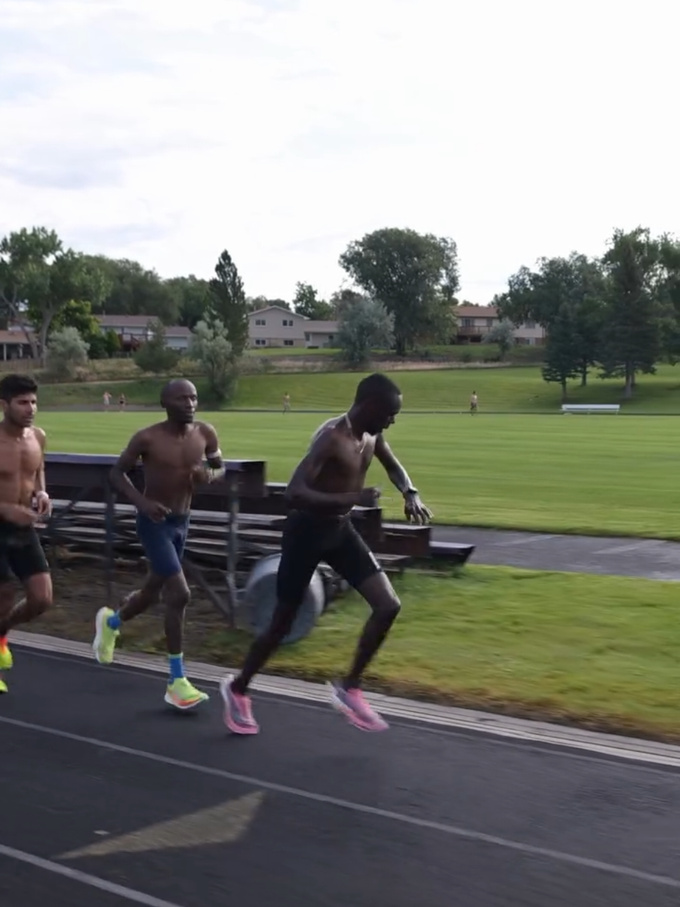 #tribunarunning #Running #athletics #run  Entrenamiento matutino de Paul Chelimo 🇺🇸 y su equipo