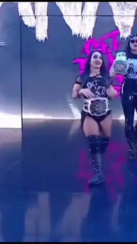 I couldn’t help myself #wrestlingtiktok #wrestletok #prowrestlingtiktok #WWE #SummerSlam #roxanneperez 