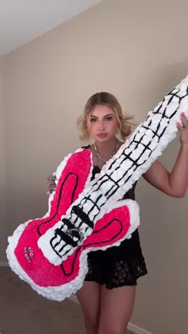 TikTok needs to start giving my views back 😴 🎸 #crochet #crochetartist 