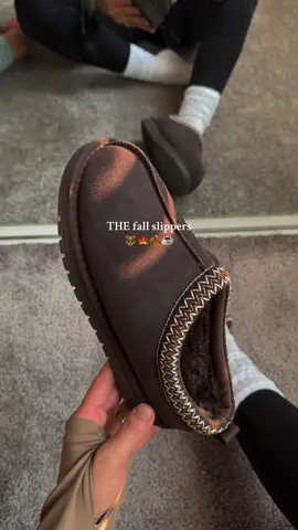 If you see your size DO NOT wait because they sell out so so fast #fallslippers #fallseason #fallshoes #fallfashion #evellyhootd #autumnaesthetic #tiktokshopcreatorpicks 