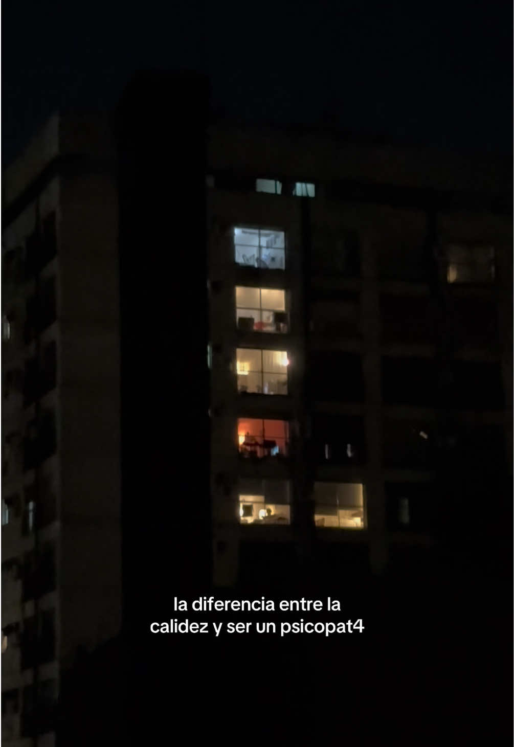 salí a tender la ropa y me flasheo la diferencia de luces #humor #luces #luzcalida #luzfria #departamento #iluminacion 