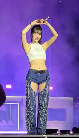 how tf is she so good at spotting cameras @TWICE #TWICE_AT_LOLLAPALOOZA #TWICEPALOOZA #TWICE #DAHYUN #다현
