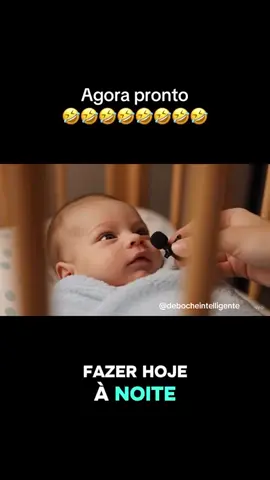 🍼🎤 ENTREVISTA EXCLUSIVA Repórter: “Planos pra hoje à noite?” Bebê: “Esperar meus pais dormirem… aí sim começa o show.” 😏💣 #D#DebocheInteligenteB#BebêEstratégicoHojeTemBagunça