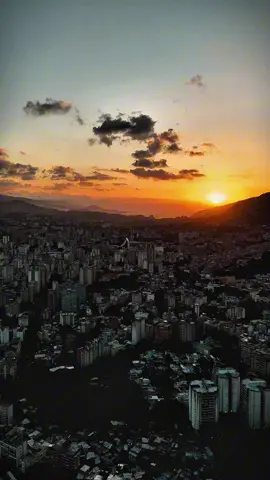 Un atardecer en Caracas #caracasvenezuela #caracas #atardecer 