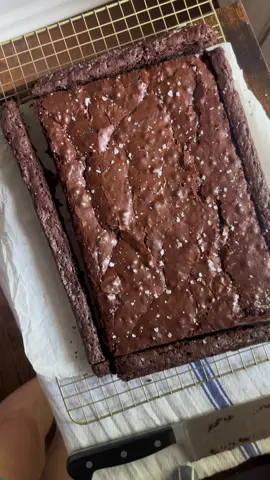 The brownie recipe everyone needs in their corner is the crinkle top brownie recipe from @Broma Bakery Sweet tooth cookbook. I’m ngl I’m not even the biggest brownie girl fr?? But the top almost gets like a thin crispy meringue texture and the interior is nice and gooey/fudgey. They are so fab and everytime I make them I get asked for the recipe. If you’re wanted a good staple/classic recipe - definitely should make these! #brownies #baking #cookathome #host 