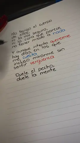 “Duele mirarme” Me comparo con otros, con todos. 👤 . . . . . . . #poemas #amor #versos #escritos #escritura #poesia #arte 