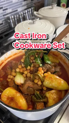 Cast iron cookware set #castironcookwareset #cookwareset #castironcookingpots #castironskillet #potsandpans #uniflasy # #dutchoven #enameledcastirondutchoven #susyrodriguez #costillitascongarbanzos #garbanzobeans #costillitasdepuerco