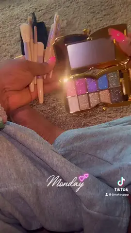 #eyeshadow #eyeshadowpalette #makeup #beauty #thankyou #jjmakeuppp #soexcited #justforyou #TikTokShop #tiktokshopblackfriday #toryourpage #jjmakeuppphaiti  #just?for?you♥️♥️ 