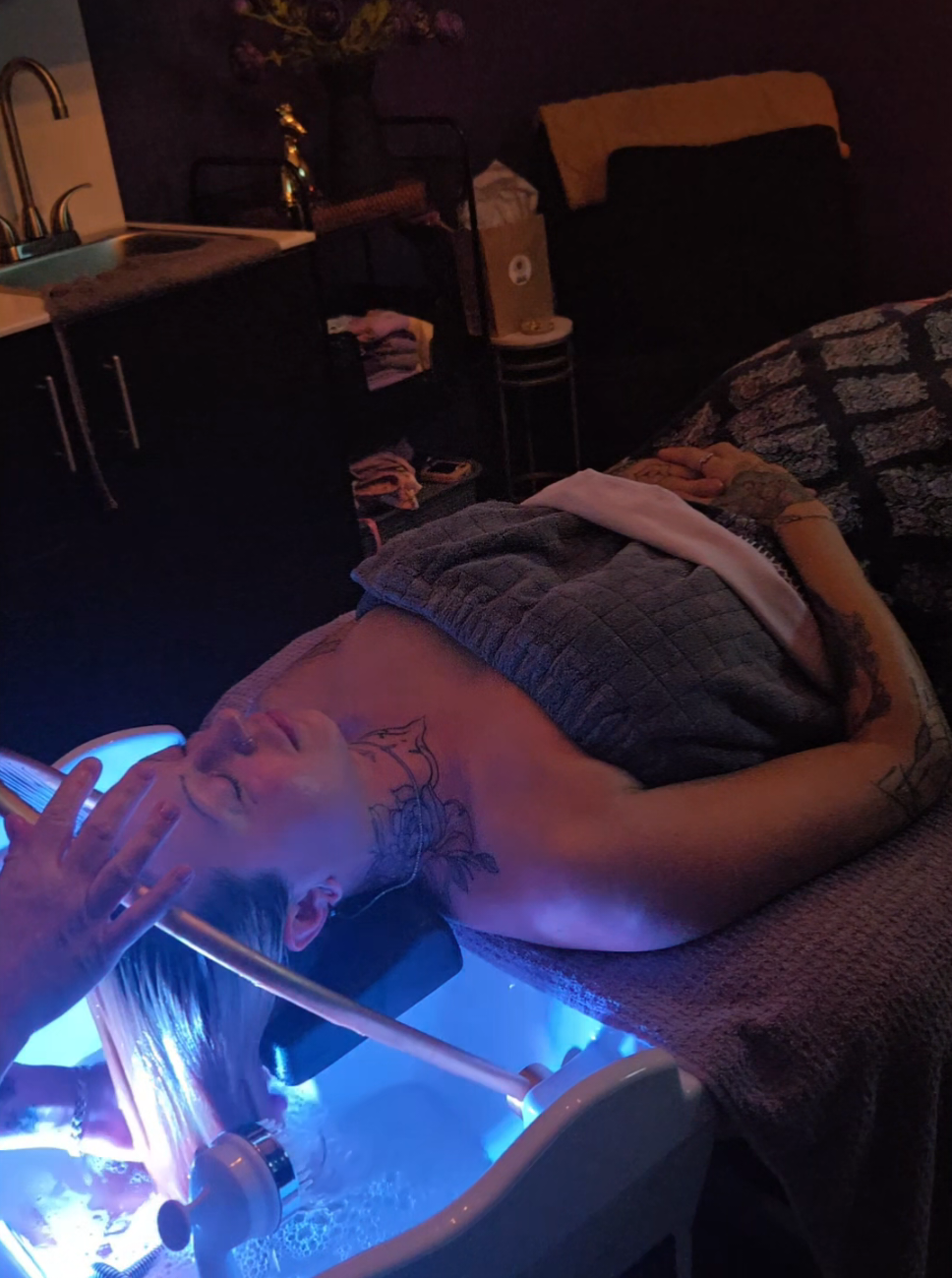 ever have a head massage? check out @majamama in Flordia #headmassage  #scalpmassage #spaday 
