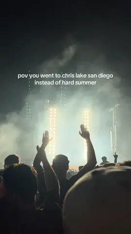 barely any phones and everyone was dancing and vibing 🥹 wish I could relive this show @chrislake 