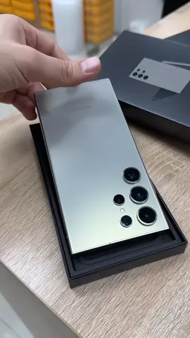 Breaking news Sasta Mobile In Town 😘 Samsung S 24 Ultra 🤩🥳 256GB STORAGE🌝 Official approved🤑 Battery Health 100%💓 Water pack💧 Condition 10/10👍 Complete Box🙈 #samsung #samsungs24ultra #foryou #foryoupage #viralvideo 