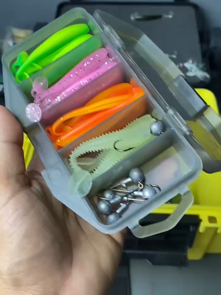 RIPTIDE 1 set box umpan pancing, isi softlure lengkap siap pakai! Cocok buat casting harian, tinggal gas tanpa ribet! #RiptideLureSet #SoftlurePancing #BoxUmpanLengkap #UmpanSiapGas #StrikeCepat #GearMancing #LureAndalan