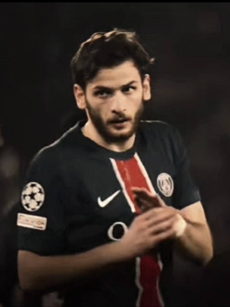 Como me veo 🇬🇪✨️ #kvaratskhelia #psg #pelo #football #magic #tiktok #paratii #fyp #fybシ #Viral #skills #goals 