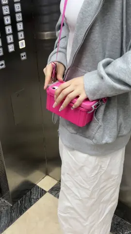 Yang cashless tak perlu dah bawak wallet lepas ni kan. sumbat je semua kat sini. 😂😂#casingiphone #casingwallet #cardholder #casing #casingmurah #iphonecase #casingcantik 