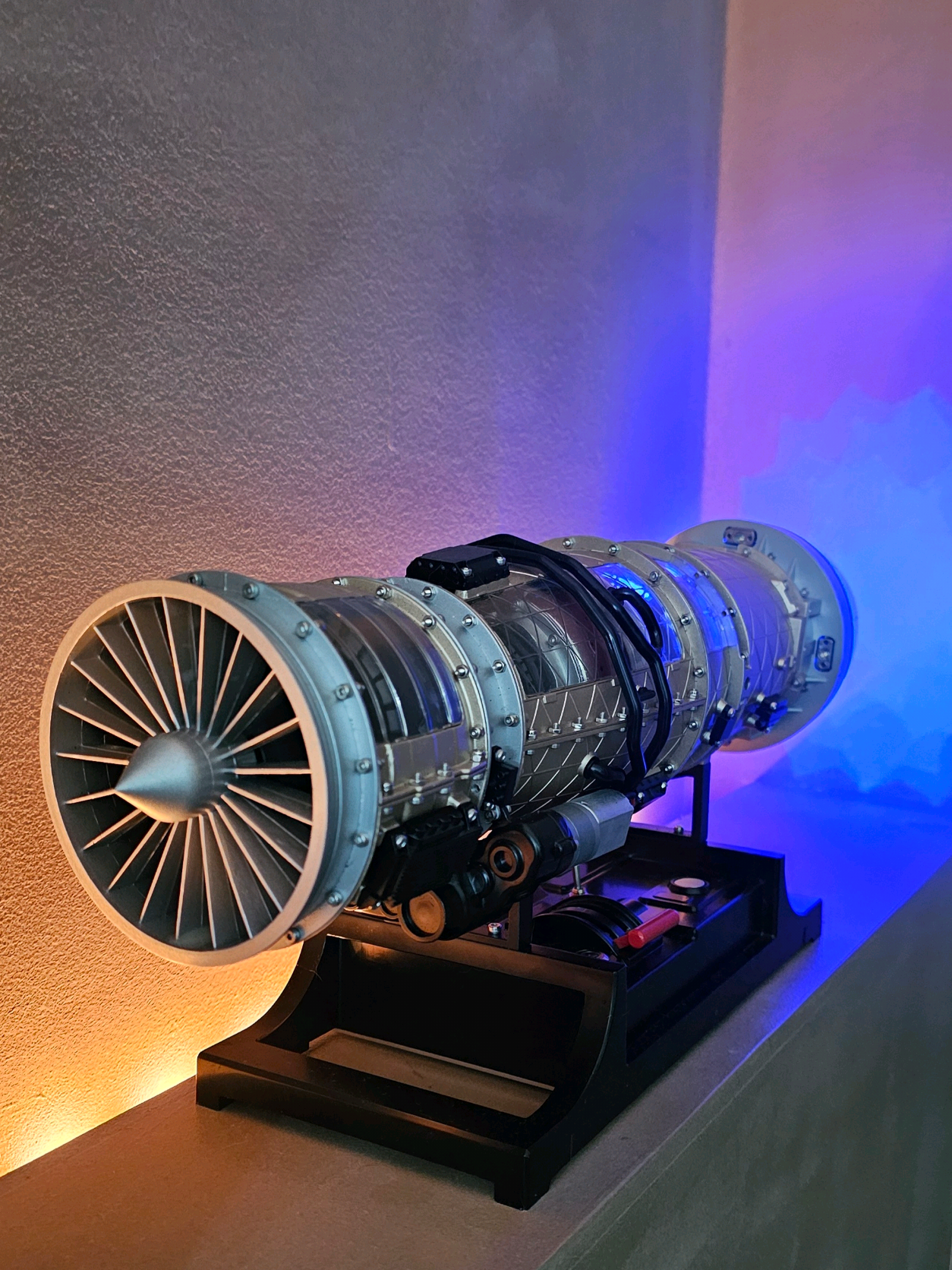 Another awesome model engine, this time the 'DM135' or a replica of the engine that is installed in the F35 jet fighter. It was a fun challenge to assemble this model engine! Do you want one yourself? Check the link in my bio or copy this link: http://bit.ly/459clcQ ➡️ Use code 'NG16' at checkout to get 16% off your order! @ENGINEDIY  #enginediy #modelengine #modelbuilding #aircraft #aircraftmaintenancedaily 