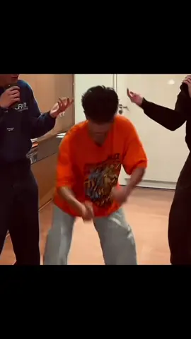 -, si le hicieron efecto las clases de baile, anda con tdo 👏🔥 // @Lukas urkijo )) #pinchetiktokponmeenparati #foryoupage #lukasurkijo 