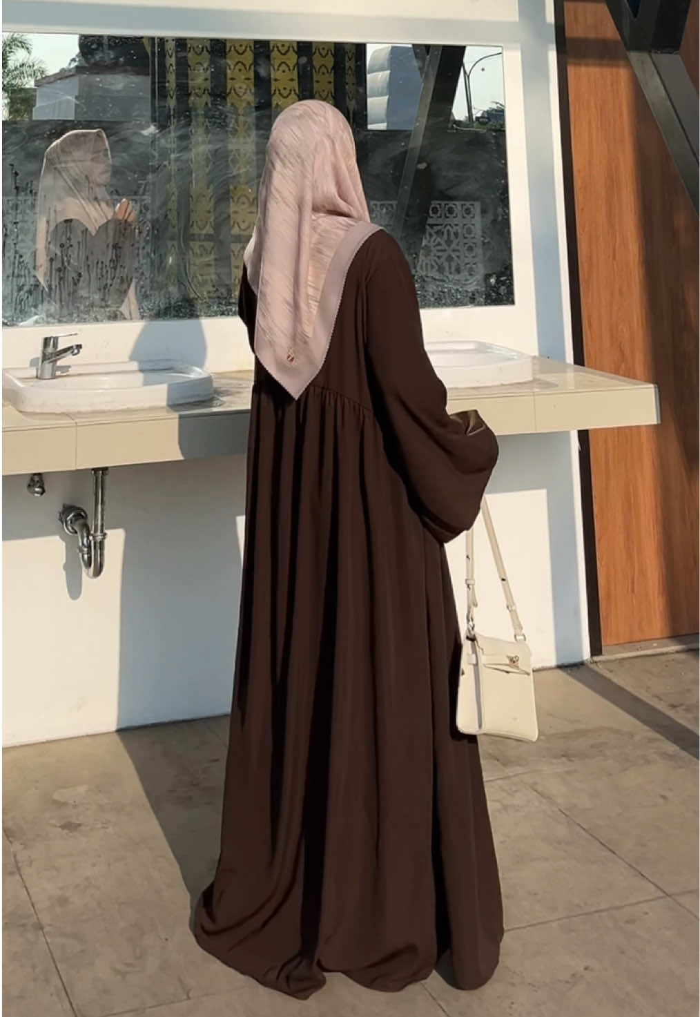 Abaya Namira Alaaa Alaaa Dubaiii simpleeee tetap stylish 😍🫶🏻#abaya #abayastyle #abayagirls 