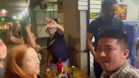 Cuộc sống cớ sao phải buồn 😀